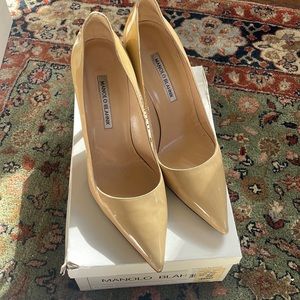 Barely Worn Nude patent Manolo Blahnik Pumps
